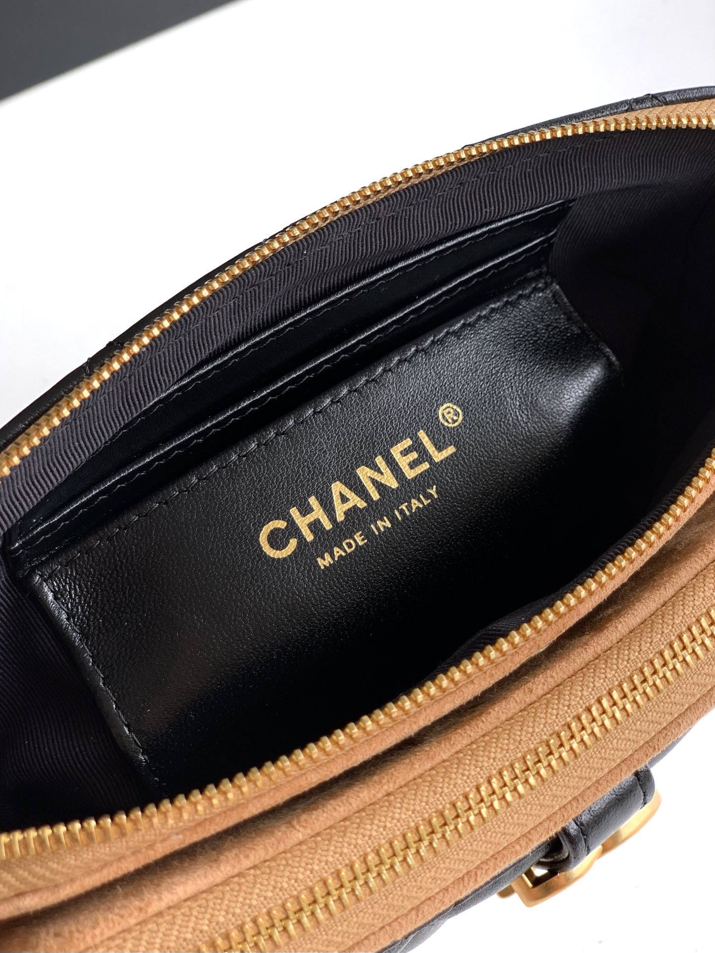 Ch**el Zipped Phone Holder With Chain AP4743 10x18x3cm