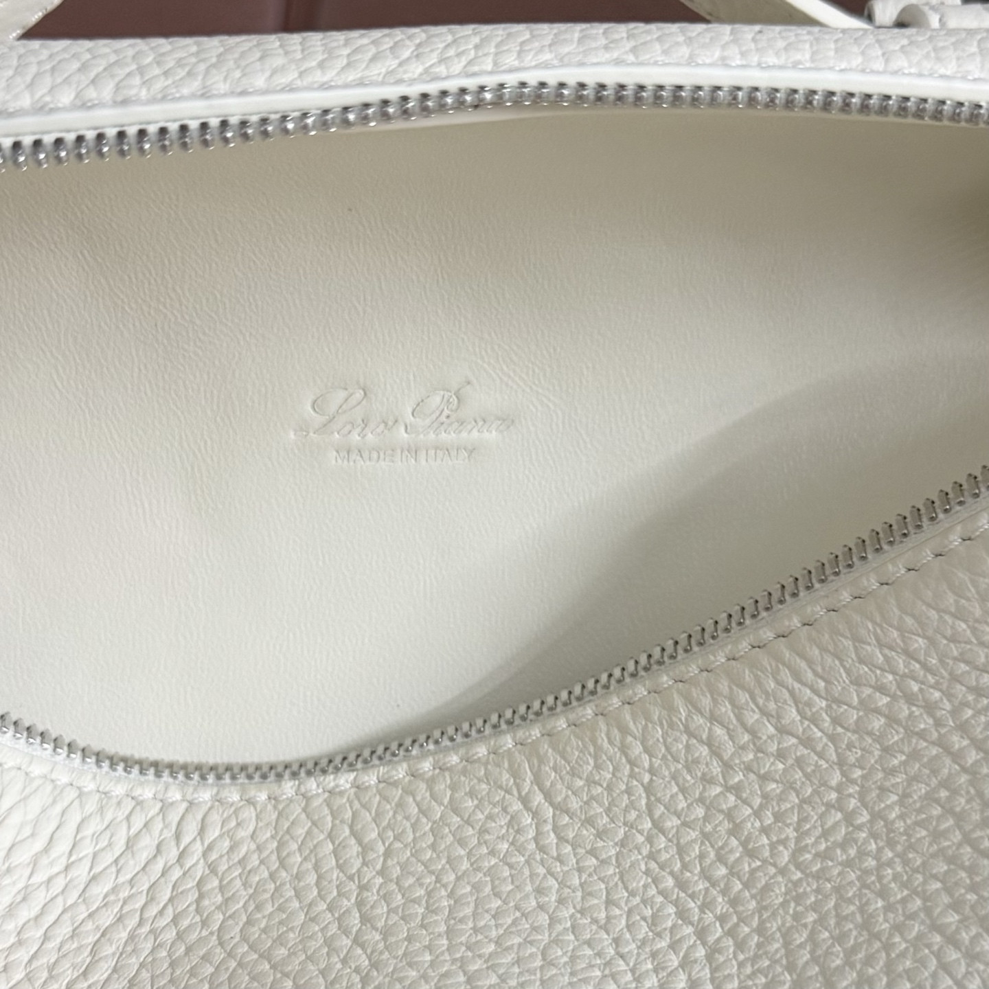 L0r0 P1ana Extra Pocket L19 Grained Calfskin 11 x 19 x 6.5 cm