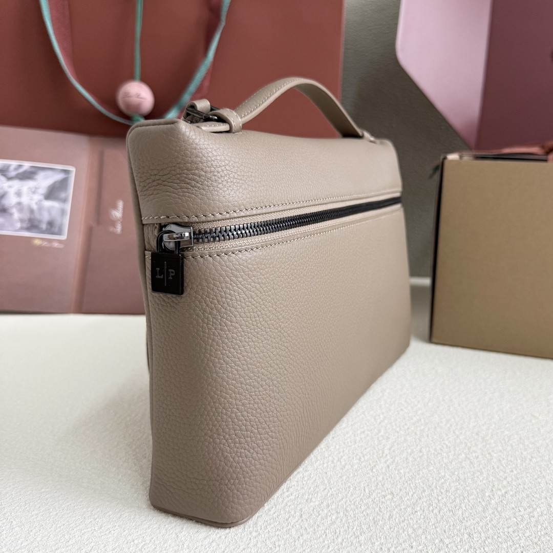 L0r0 P1ana Extra pouch L29 29x18x5cm