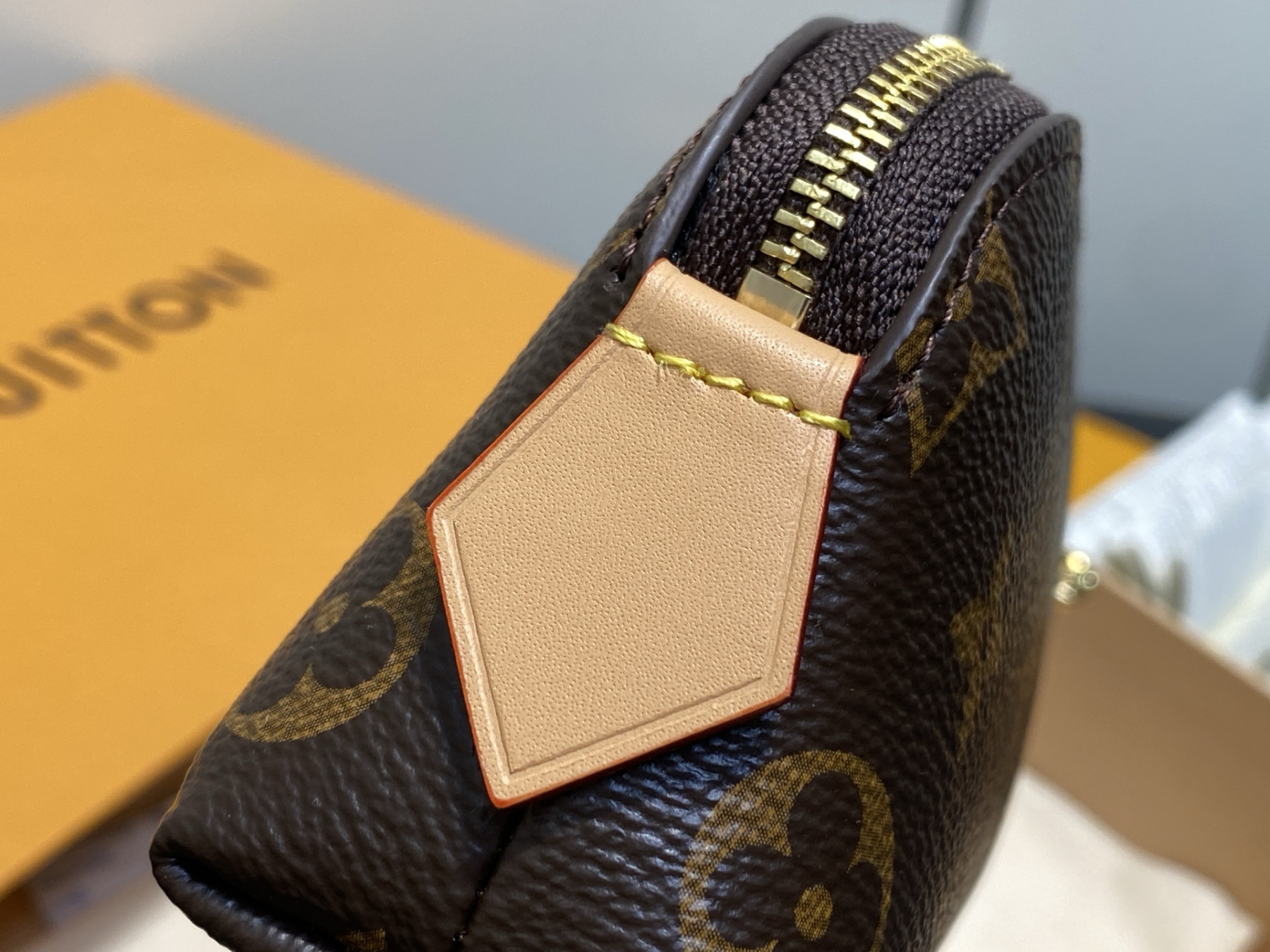 LV Cosmetic Lipstick Pouch M25694 6x3.3x11cm