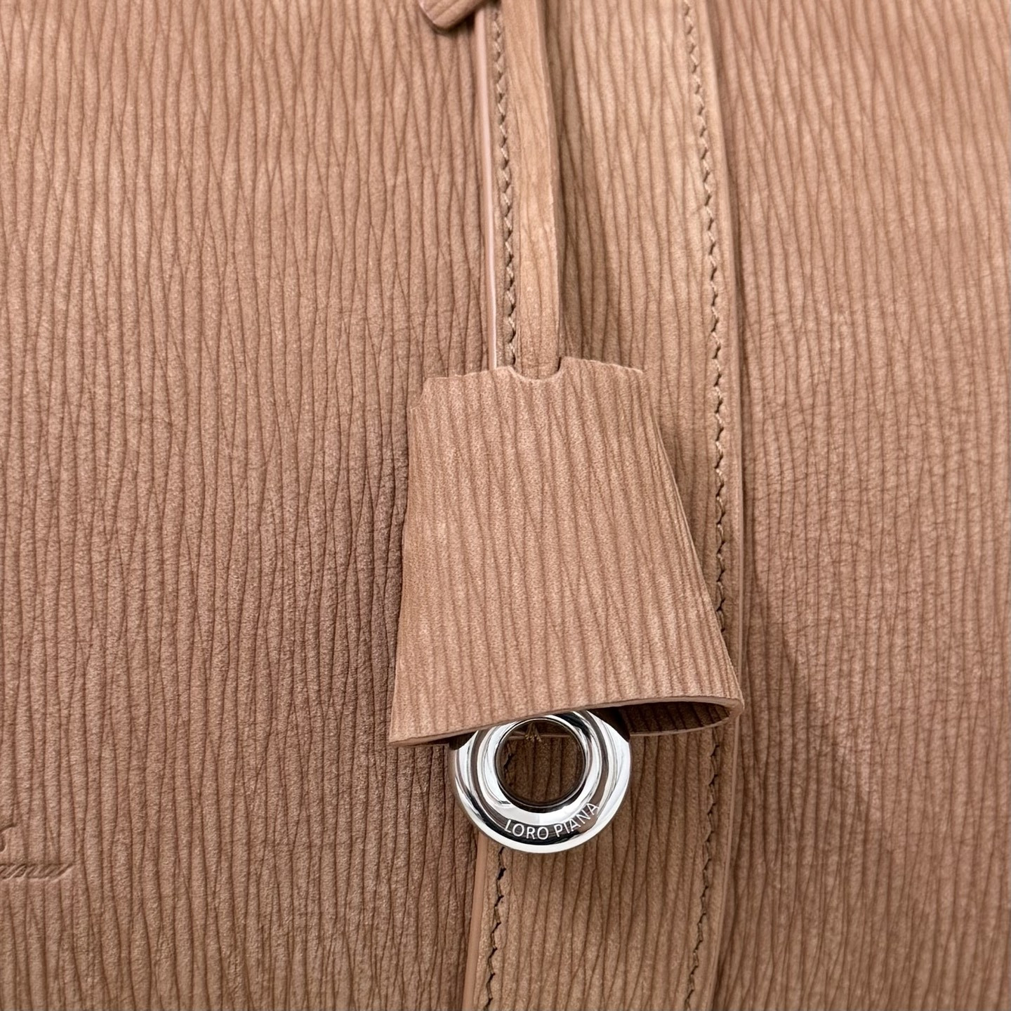 Loro Piana Loom L32 33x23x18cm