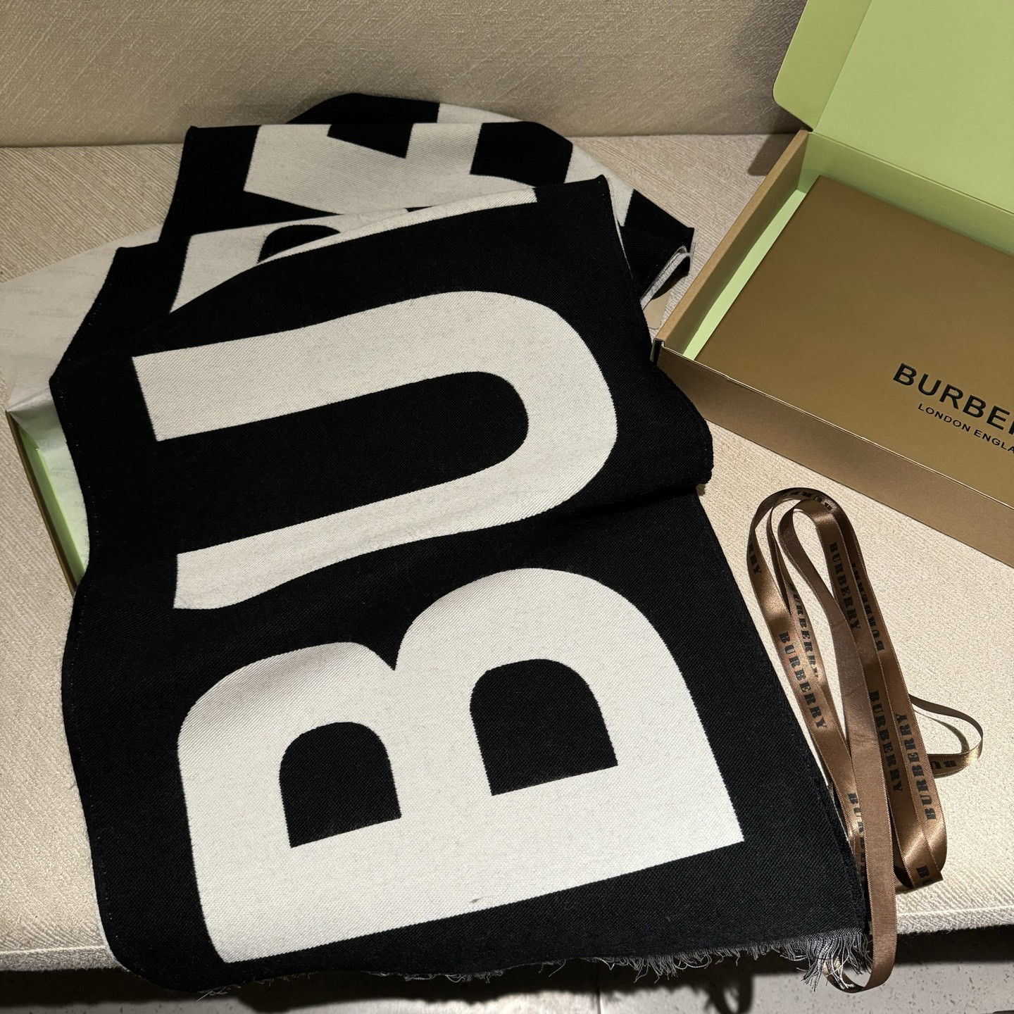 Bv*b*rry scarf 33x188cm 100% wool