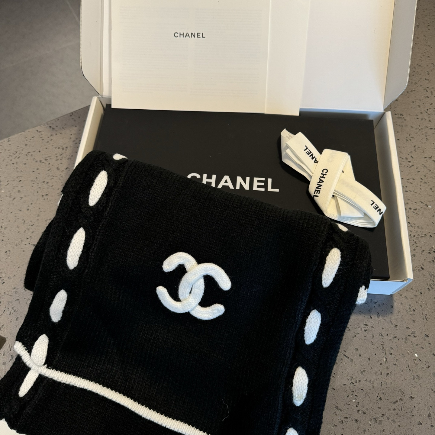 Ch**el scarf 32x170cm 100% cashmere