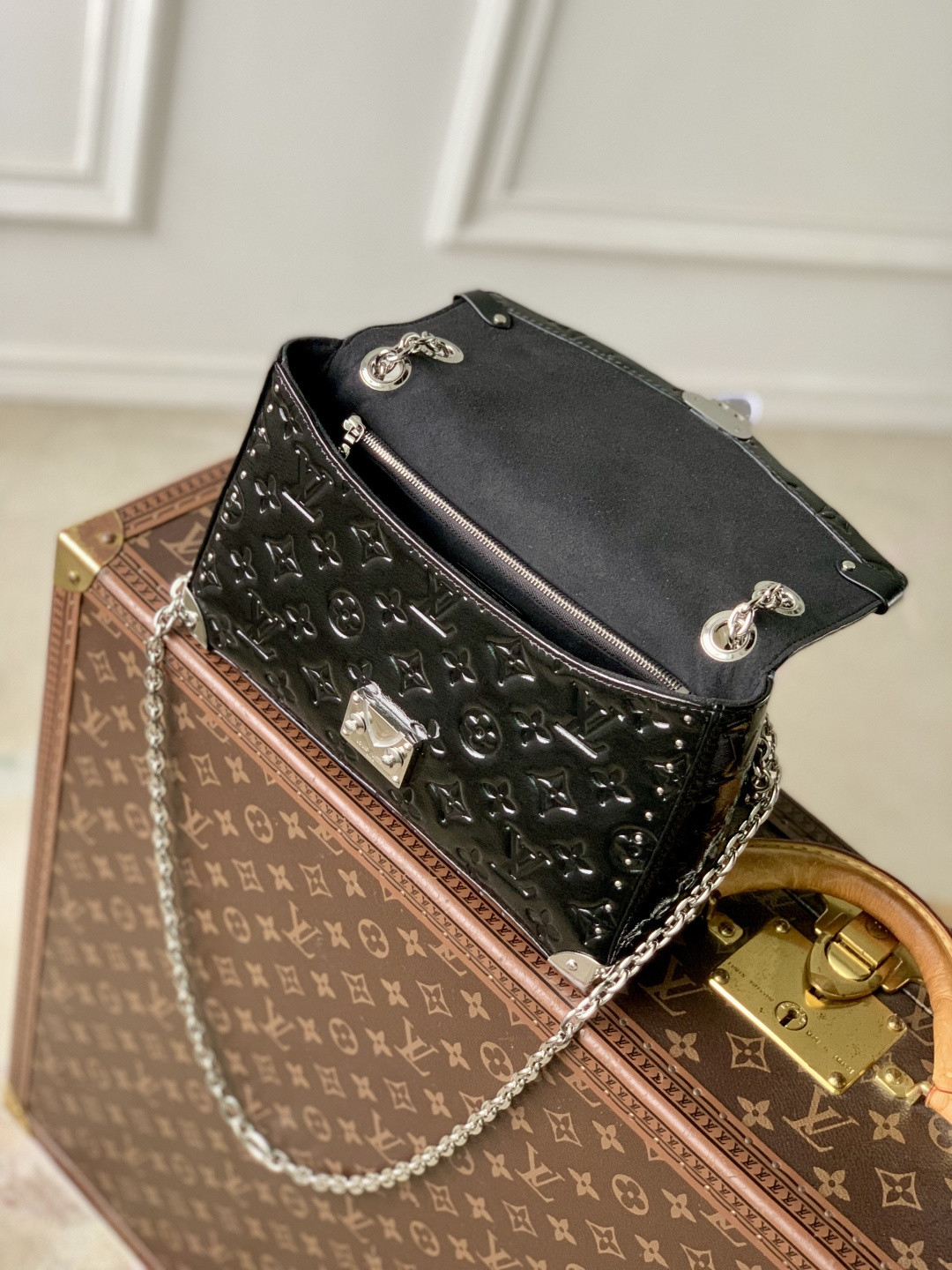 LV TRUNKIE Handbags M28137 16x8x27cm
