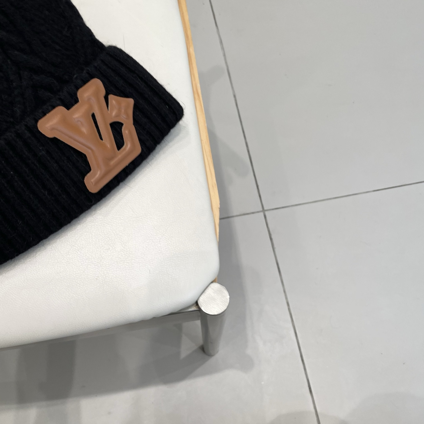 l0vis Vvtt0n beanie 70% wool 30% rabbit hair