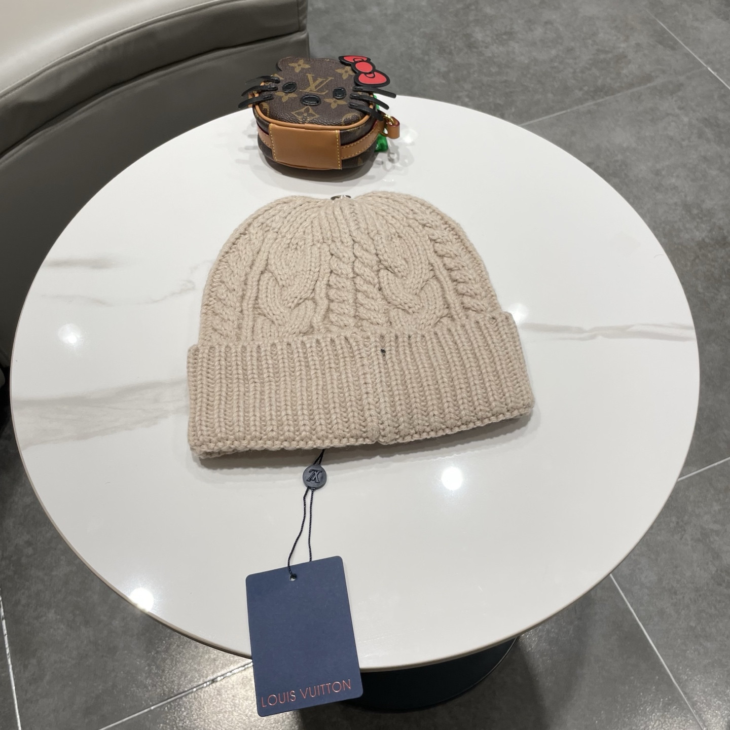 l0vis Vvtt0n beanie