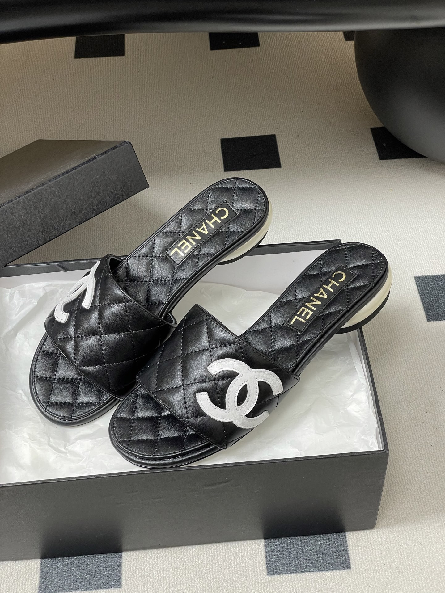 UA Chanel Slides