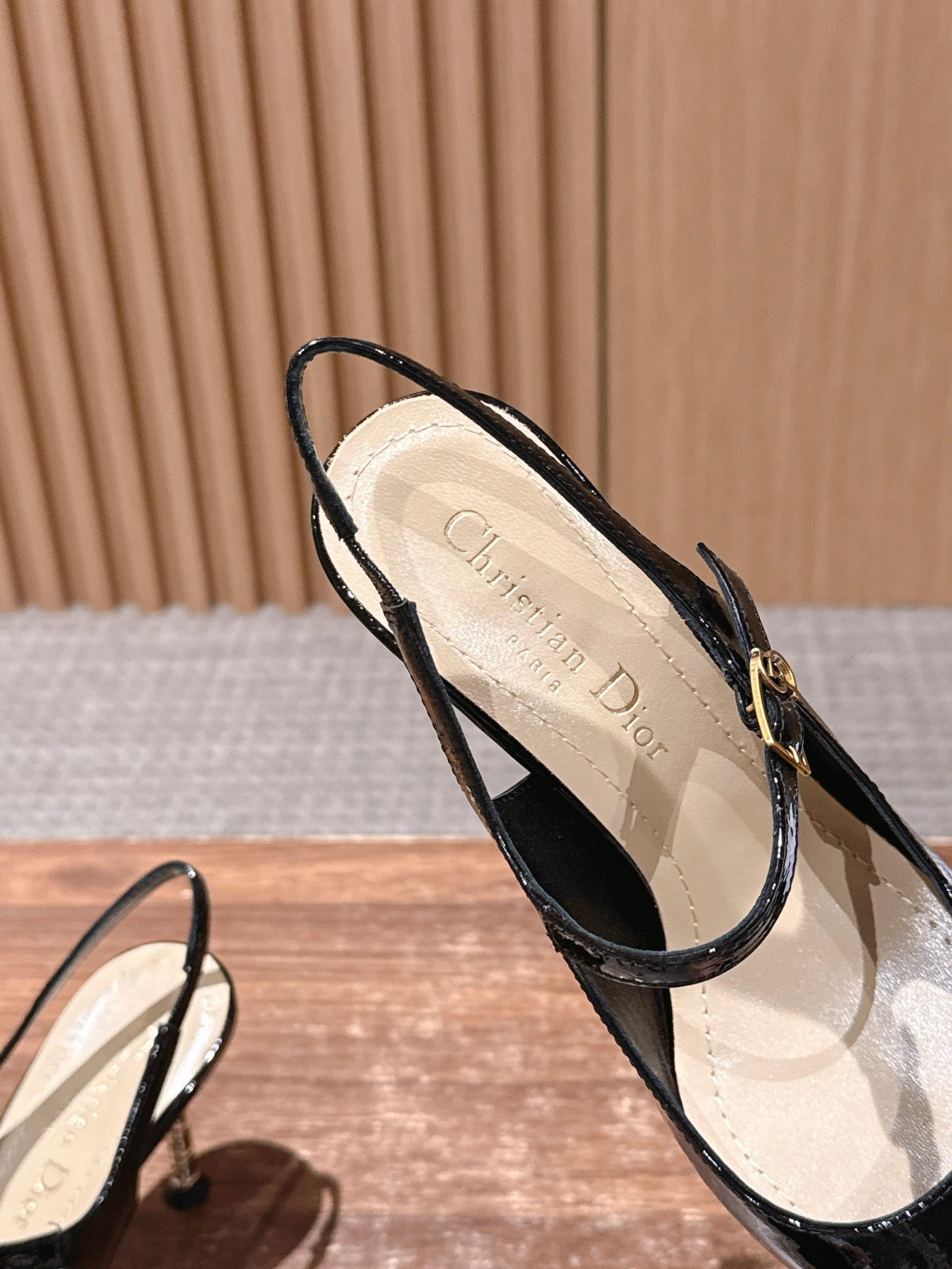ua D10r icon slingback pump