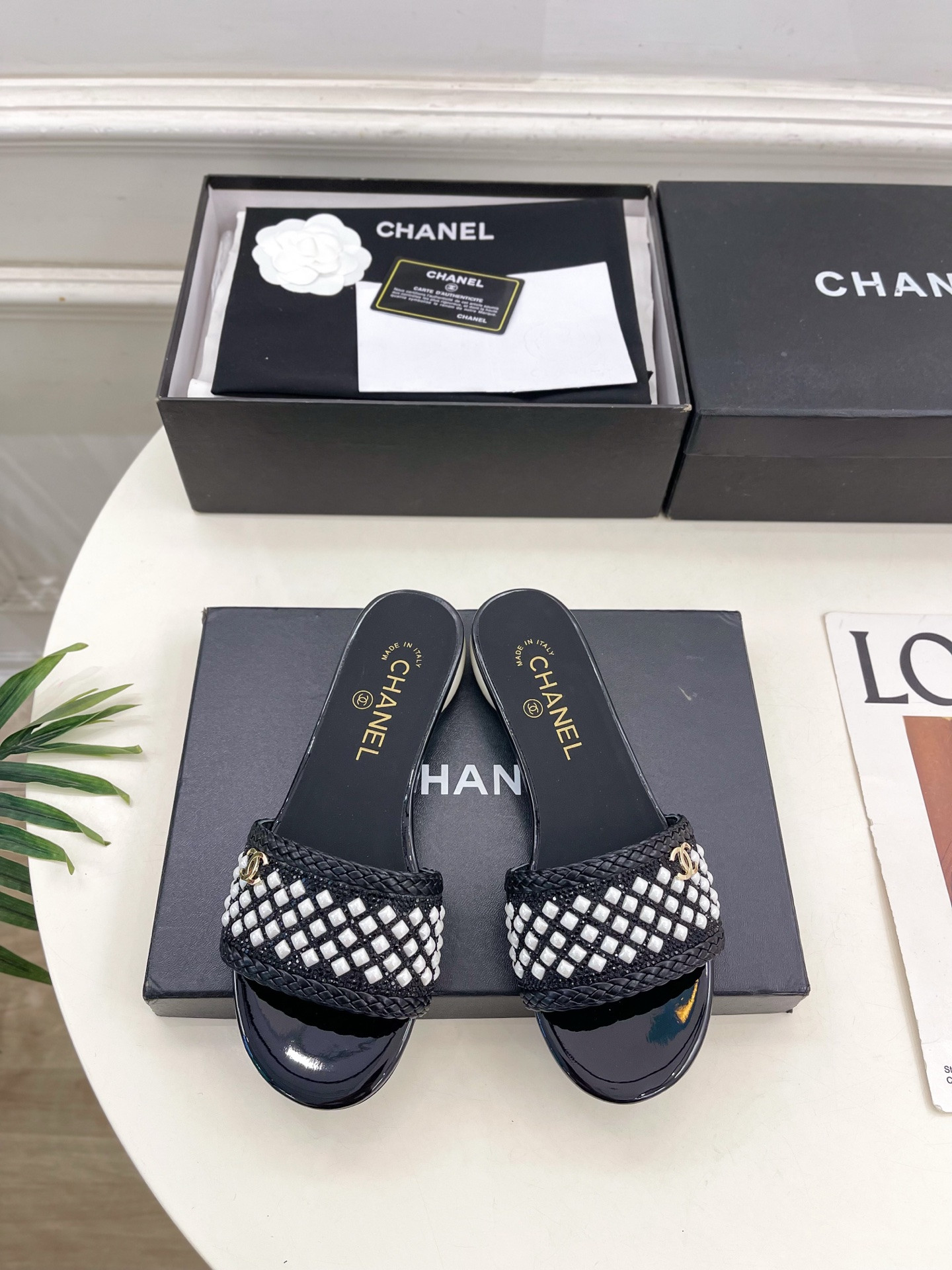 UA Chanel Slides
