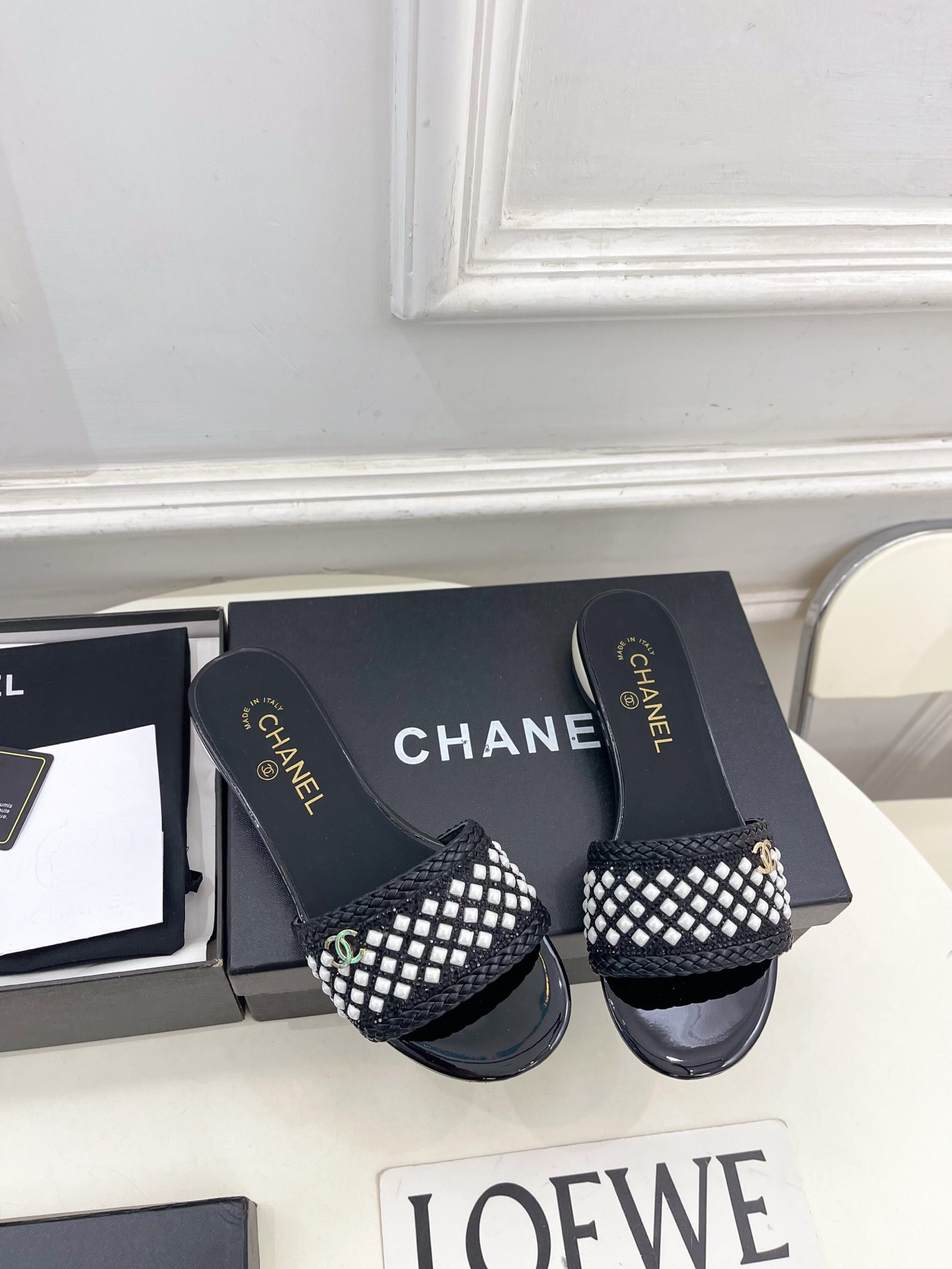 UA Chanel Slides