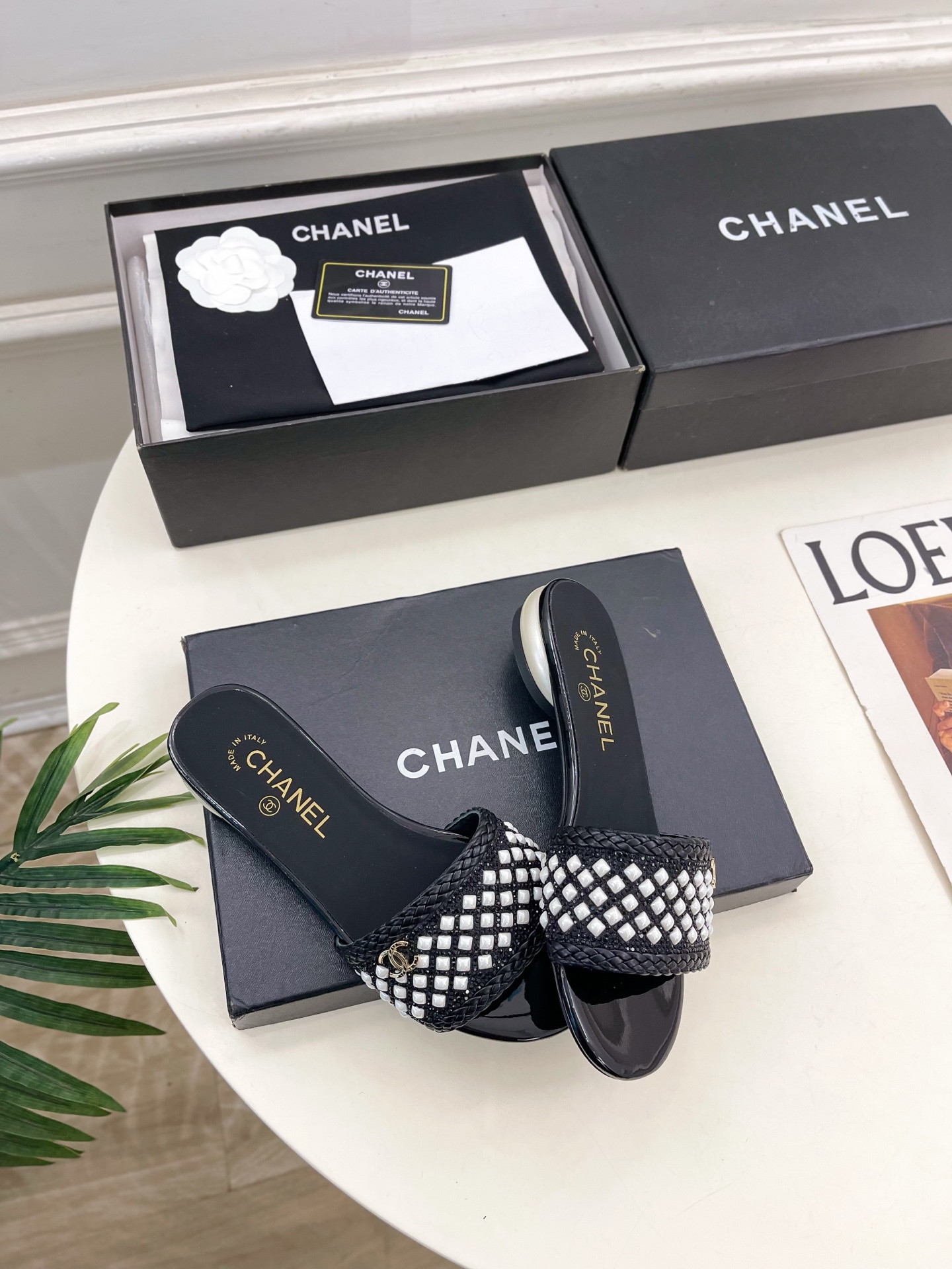 UA Chanel Slides