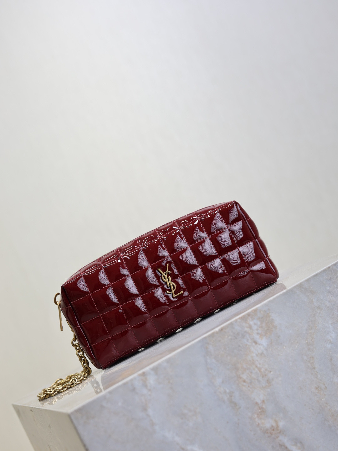 YSL CASSANDRE MATELASSÉ CARRÉ pouch on chain in shiny 18.5x8.5x4cm
