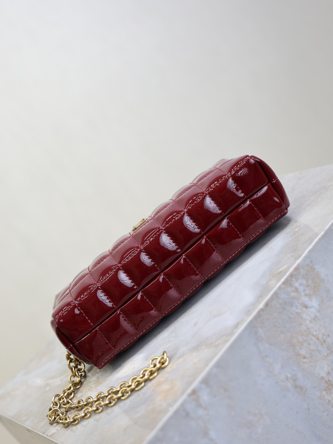 YSL CASSANDRE MATELASSÉ CARRÉ pouch on chain in shiny 18.5x8.5x4cm