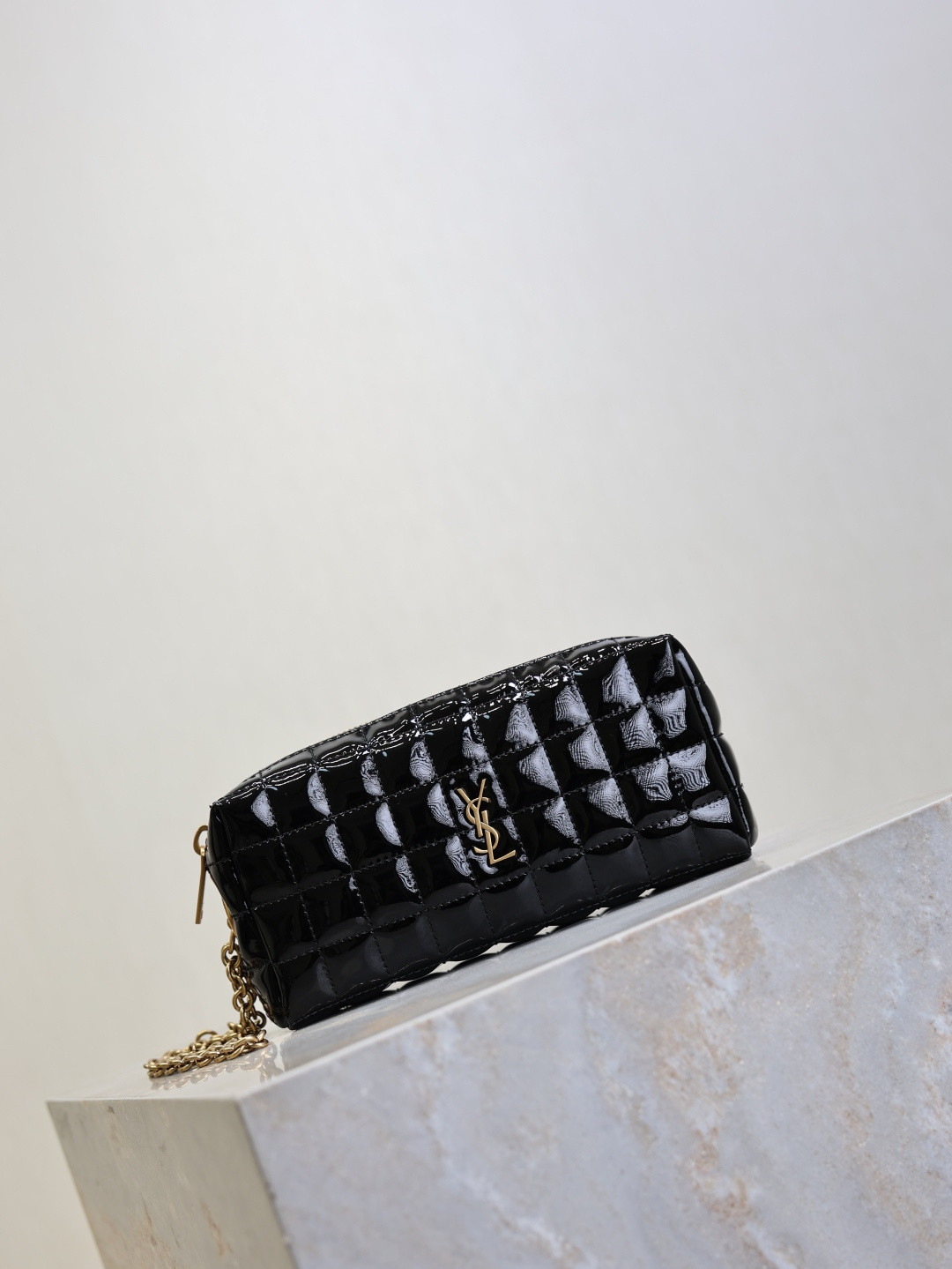 YSL CASSANDRE MATELASSÉ CARRÉ pouch on chain in shiny 18.5x8.5x4cm