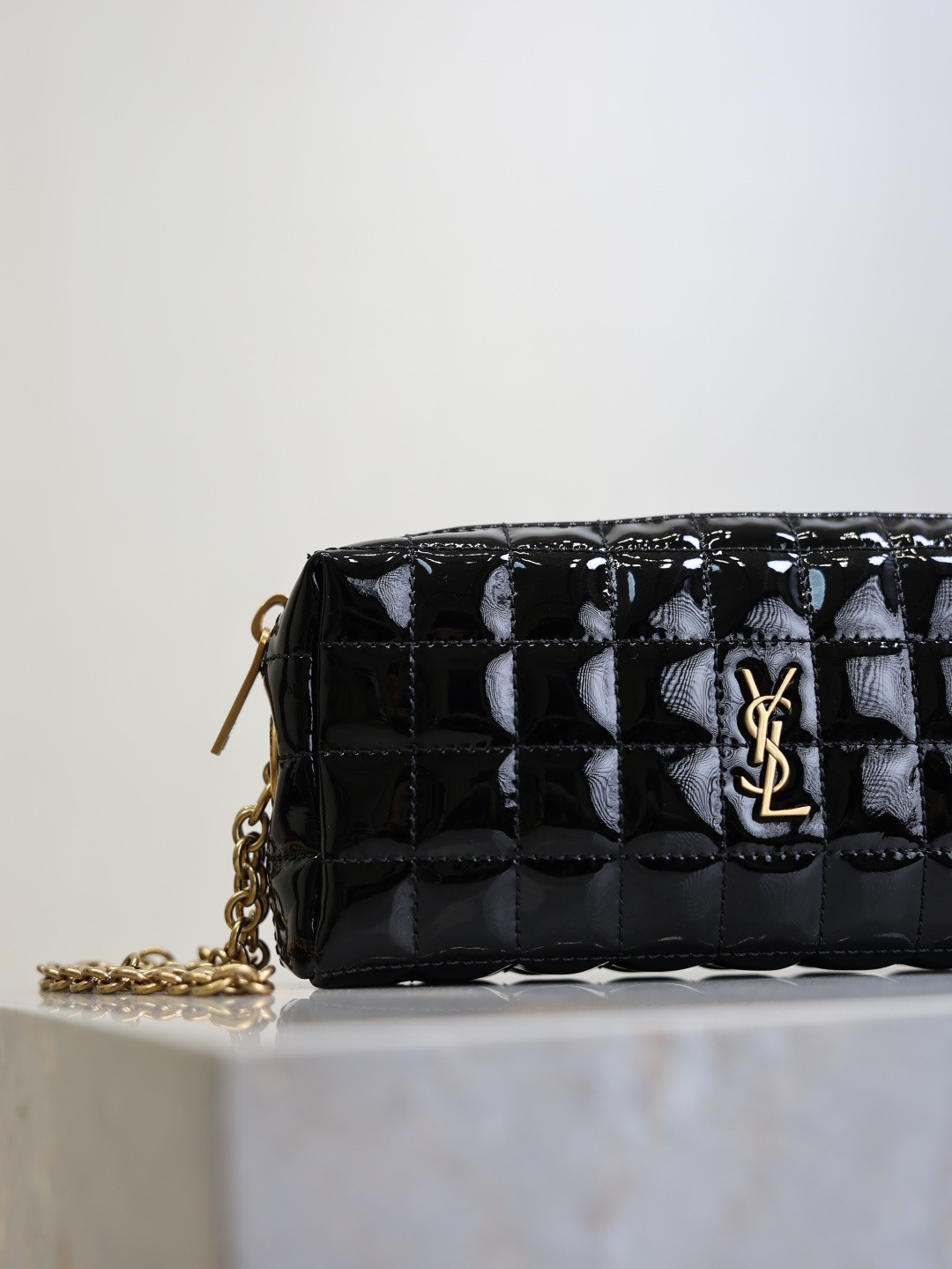 YSL CASSANDRE MATELASSÉ CARRÉ pouch on chain in shiny 18.5x8.5x4cm