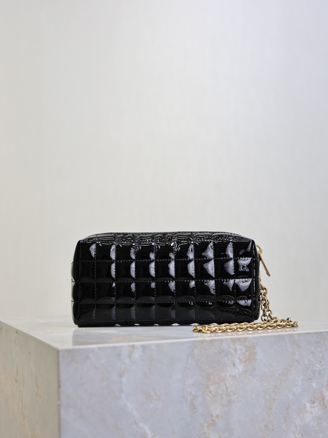 YSL CASSANDRE MATELASSÉ CARRÉ pouch on chain in shiny 18.5x8.5x4cm