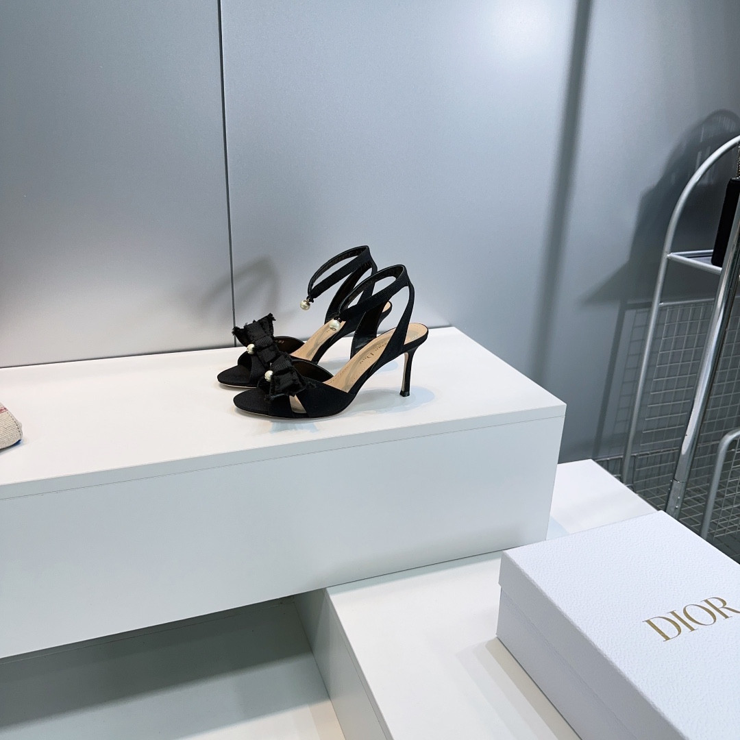 ua D10r aD10rable heeled sandal 9cm