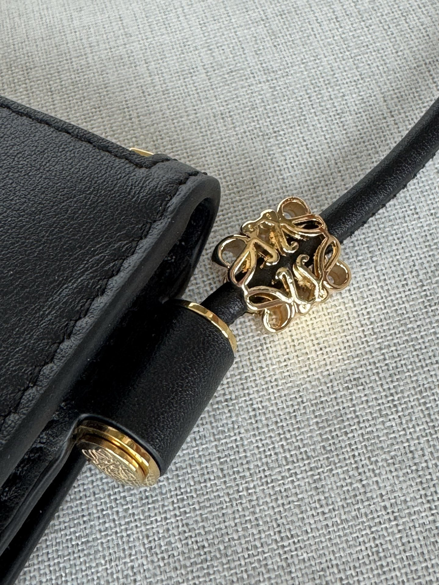 Loewe Joya Pouch 11x22x6cm