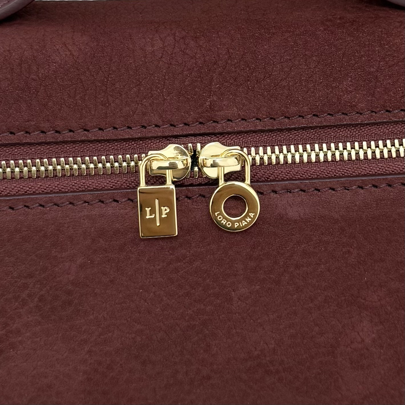 Loro Piana Extra Pocket L19 11 x 19 x 6.5 cm