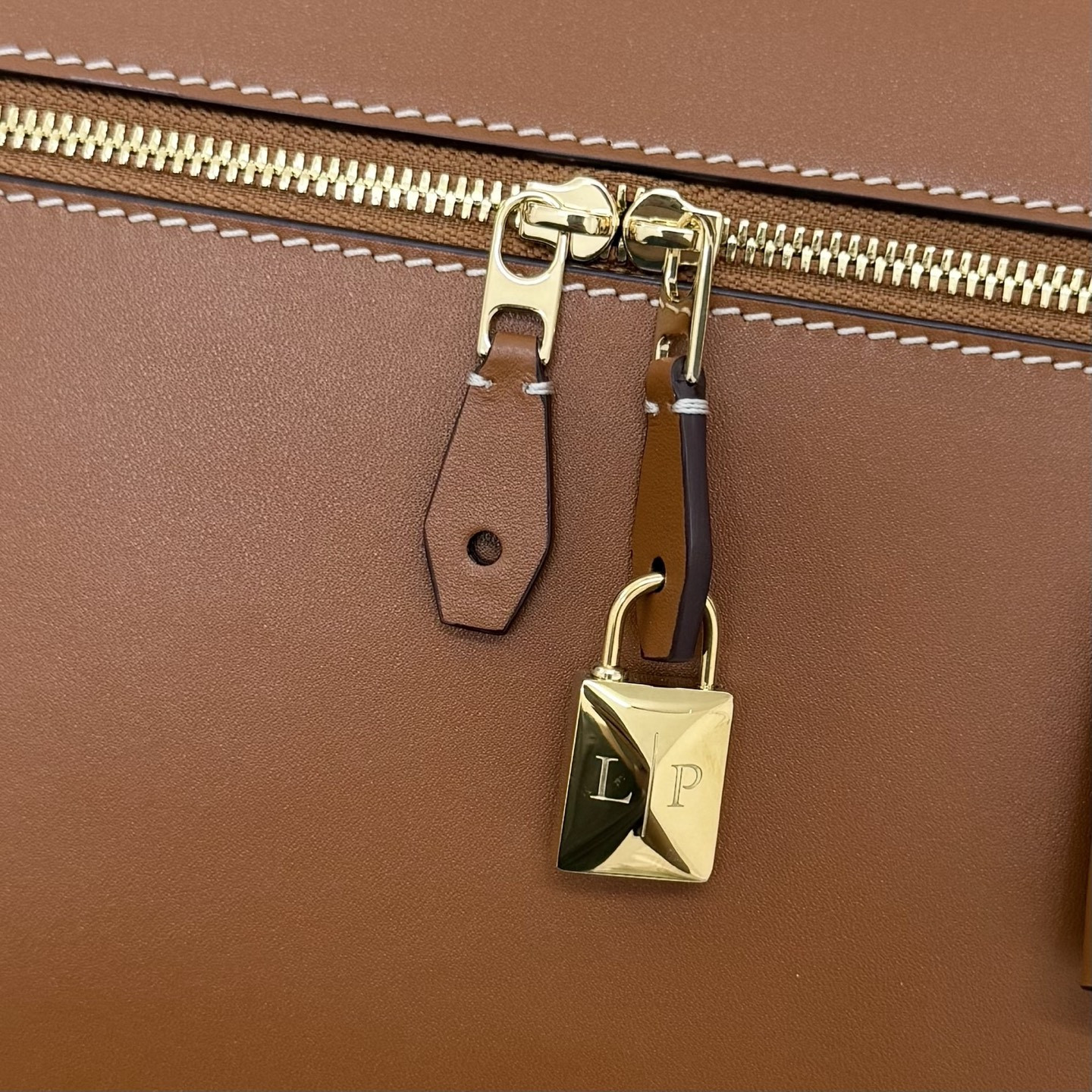 Loro Piana Extra Pocket L27 16x27x10cm