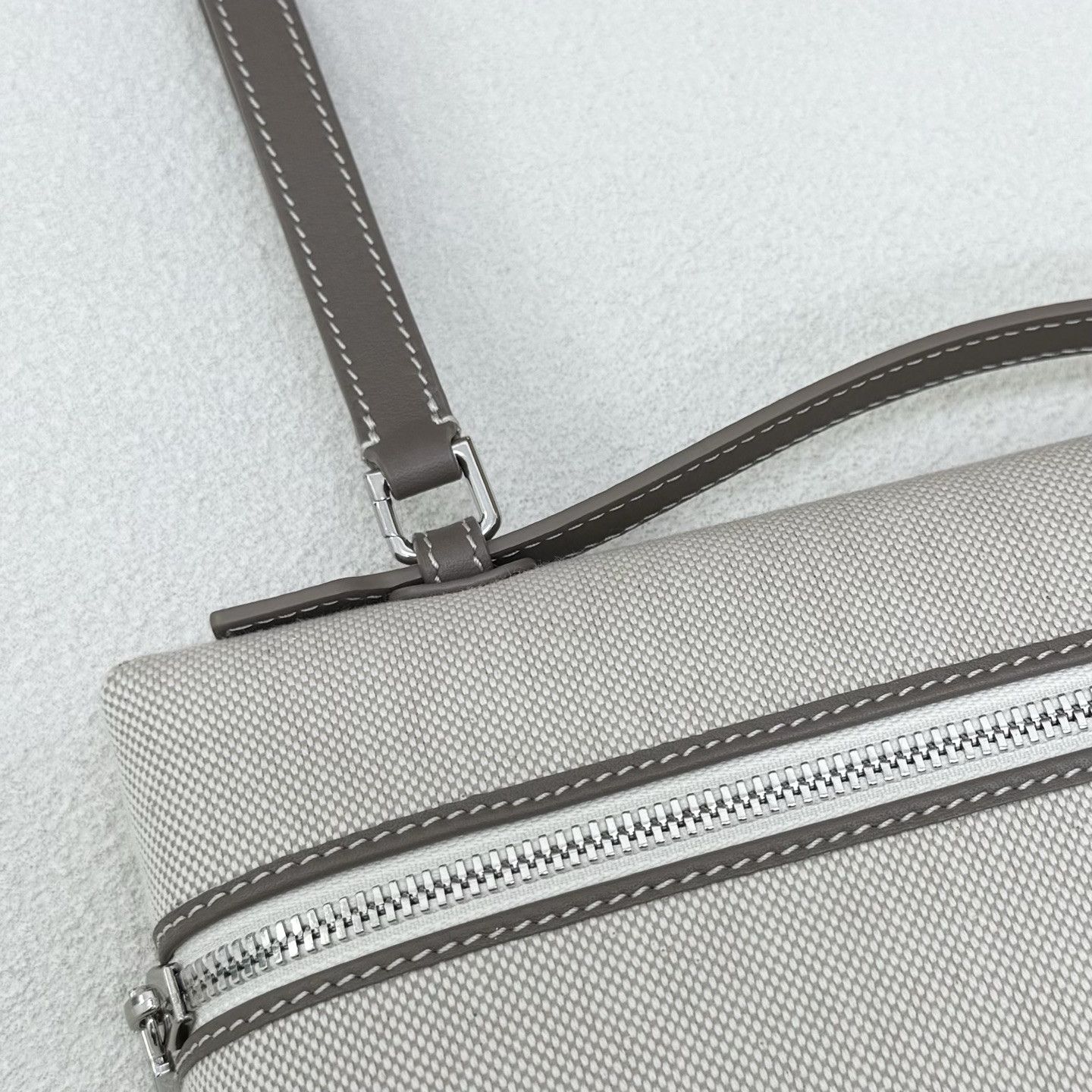 Loro Piana Extra pouch L29 29x18x5cm