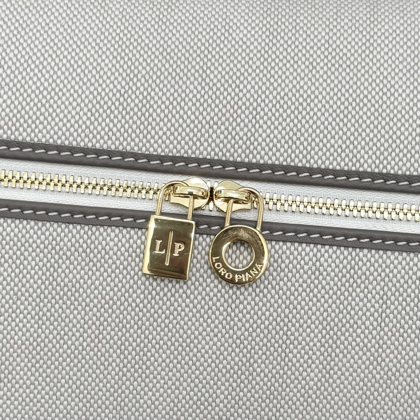 Loro Piana Extra Pocket L27 16x27x10cm