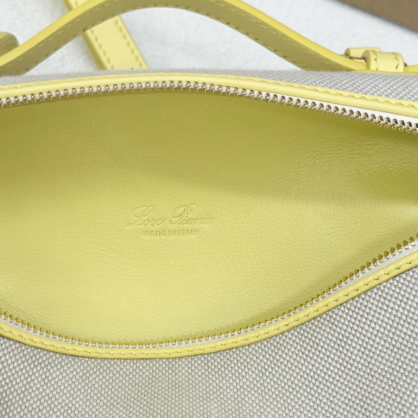 Loro Piana Extra Pocket L19 11 x 19 x 6.5 cm
