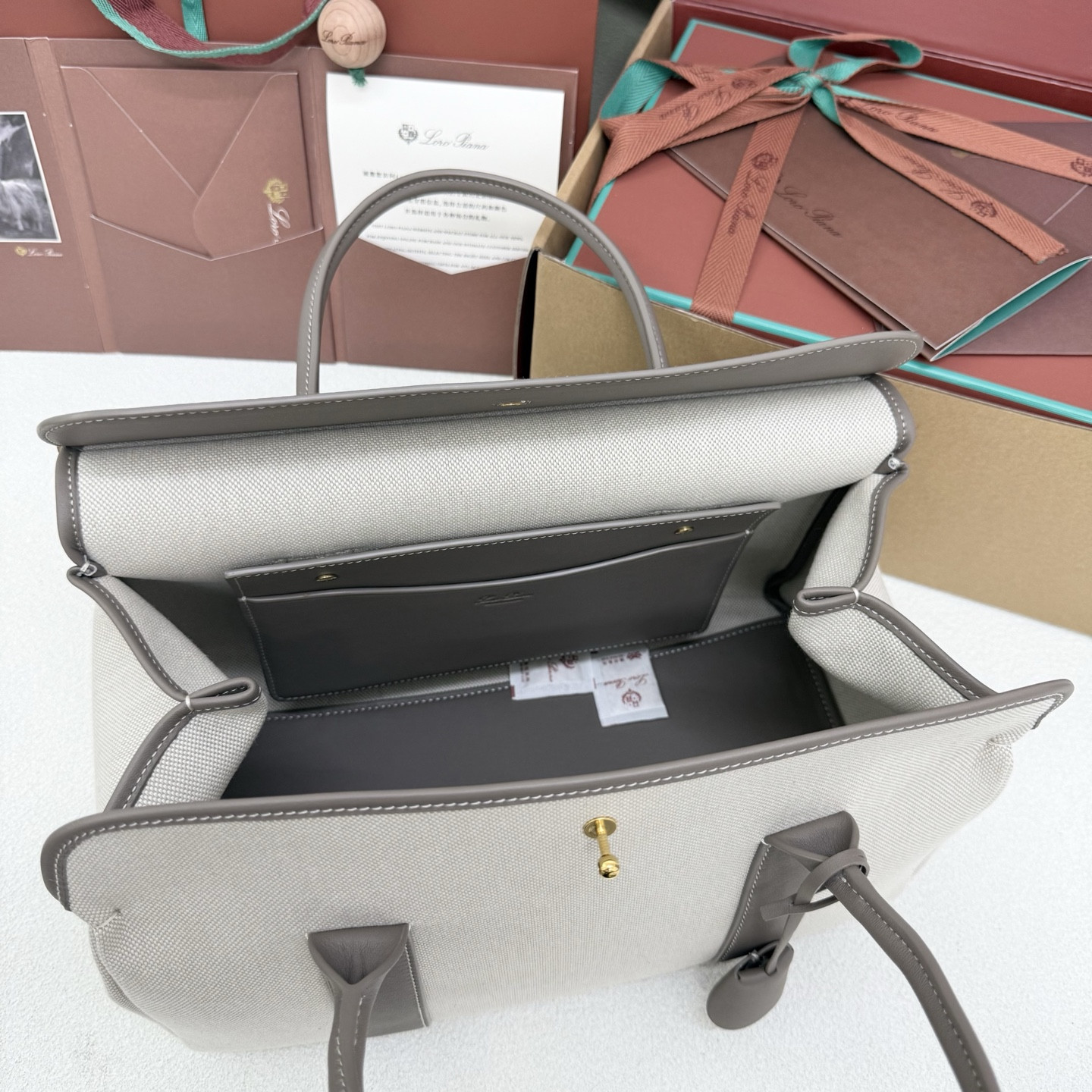 L0r0 P1ana loom bag l32 grained calfskin 33 x 23 x 18 cm
