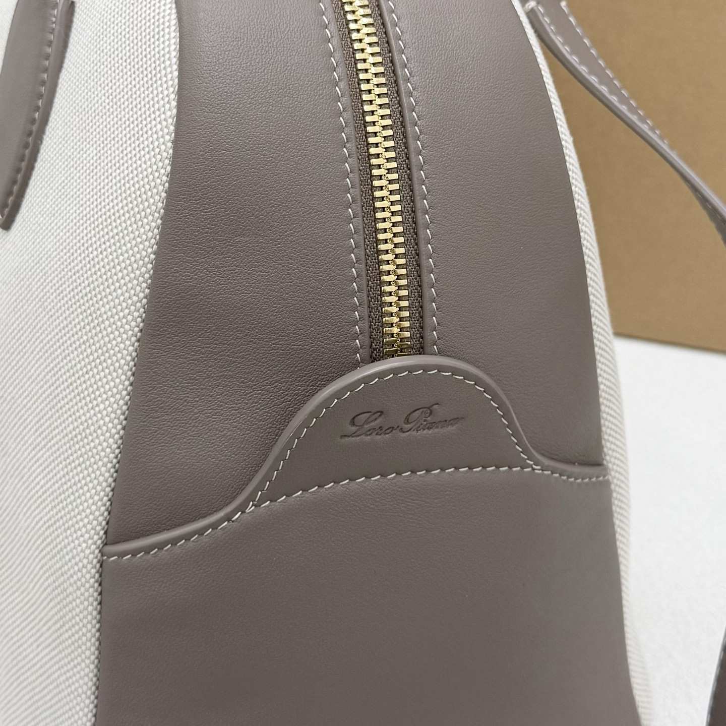 Loro Piana Needle 38x22x16cm