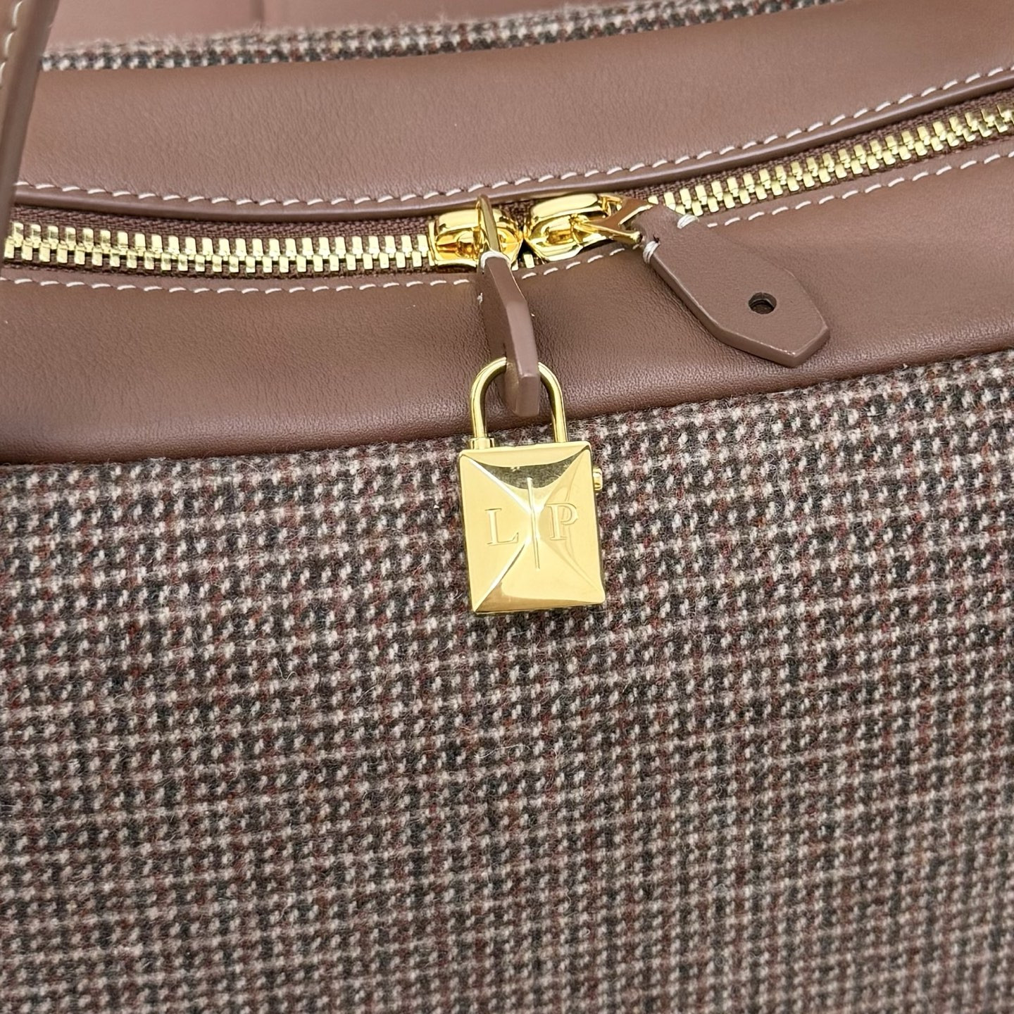 Loro Piana Needle 38x22x16cm