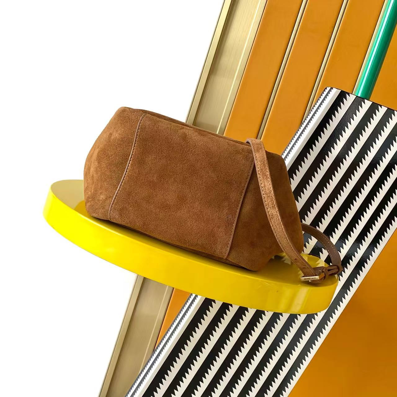YSL LE 5 À 7 BABY BEA in suede 18x15x13cm