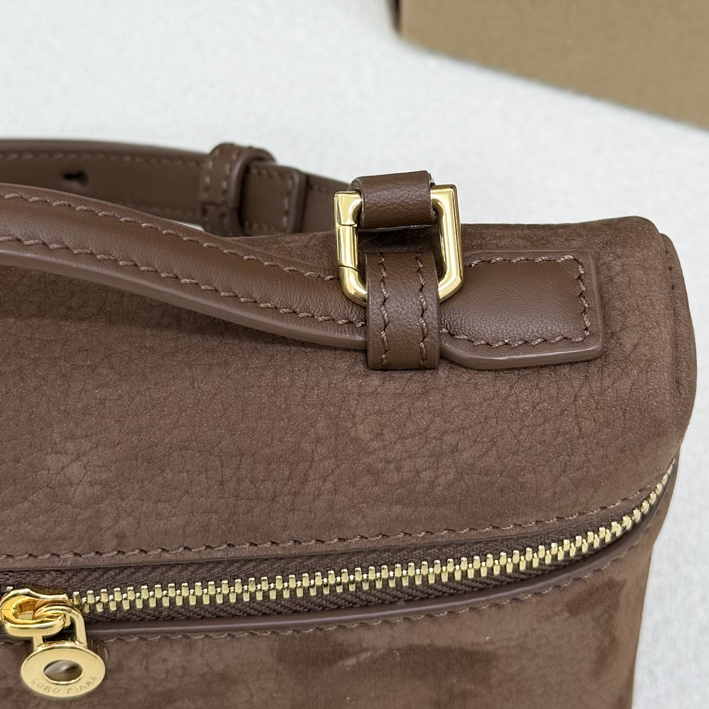 Loro Piana Extra Pocket L19 11 x 19 x 6.5 cm