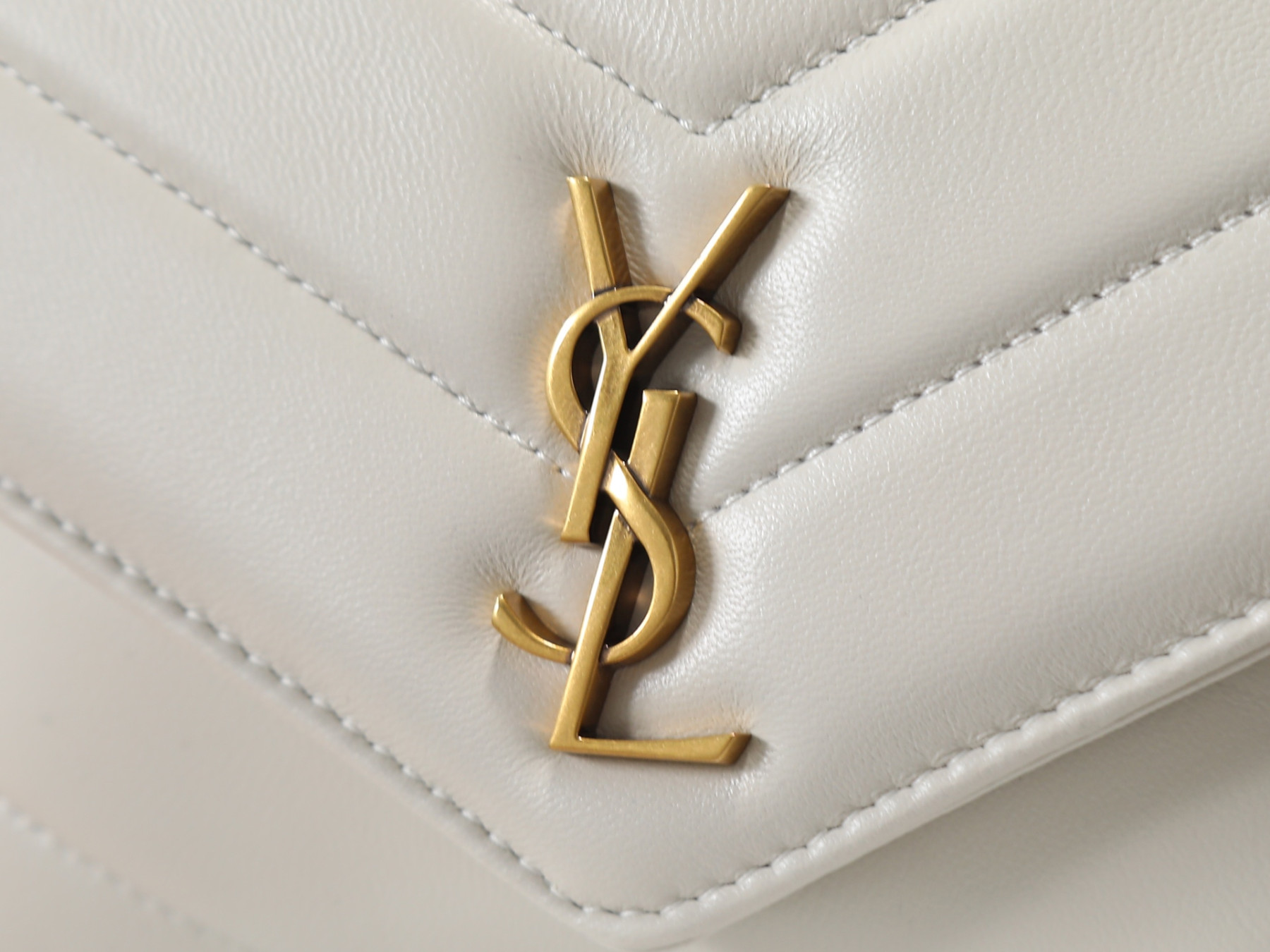 YSL LOULOU toy crossbody in MATELASSÉ lambskin 21x14x5cm