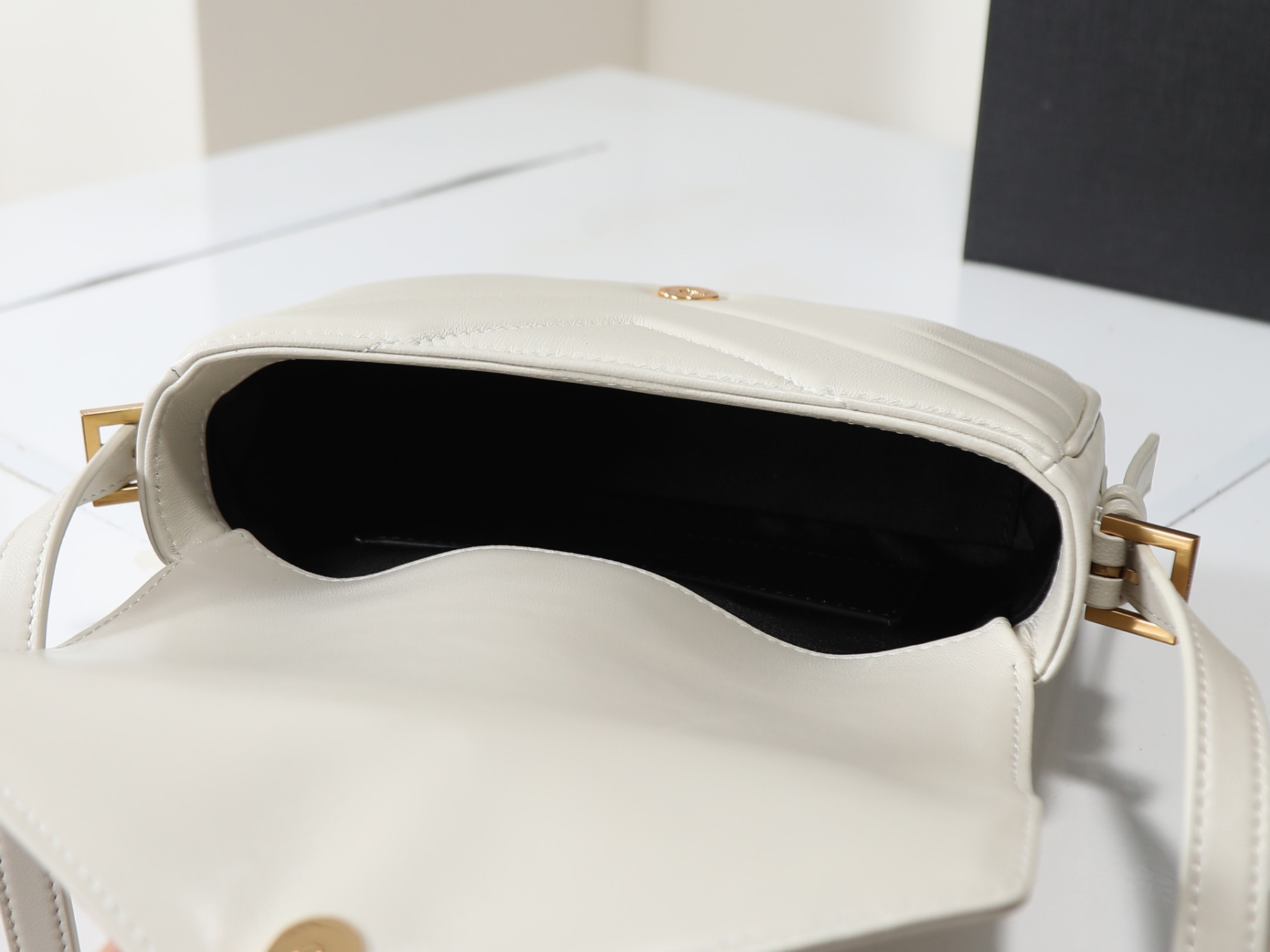 YSL LOULOU toy crossbody in MATELASSÉ lambskin 21x14x5cm