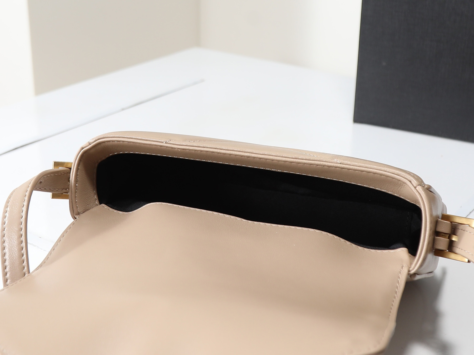 YSL LOULOU toy crossbody in MATELASSÉ lambskin 21x14x5cm