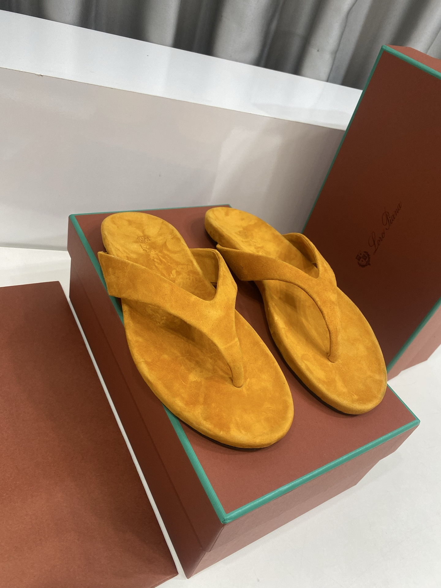 ua L0r0 P1ana ida sandal