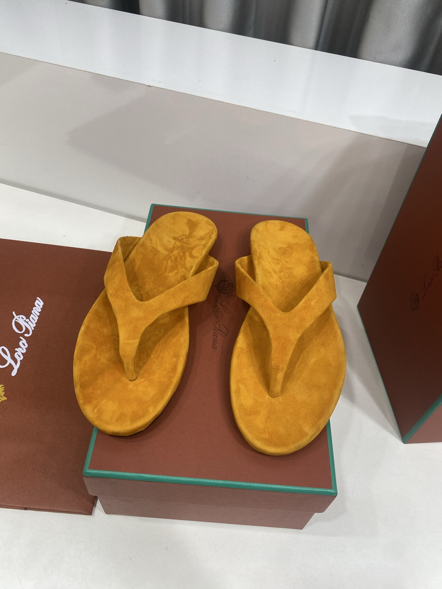ua L0r0 P1ana ida sandal