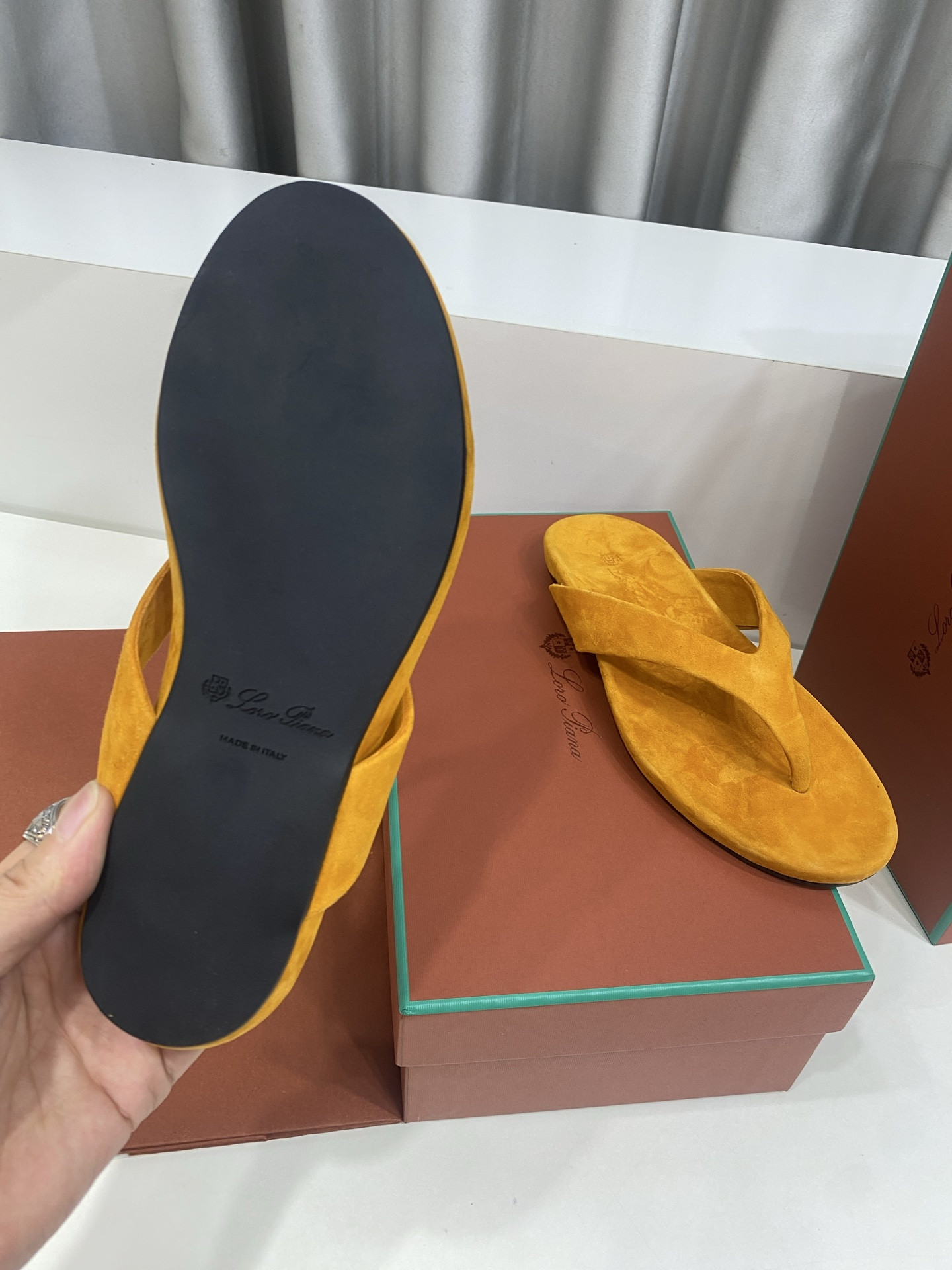 ua L0r0 P1ana ida sandal