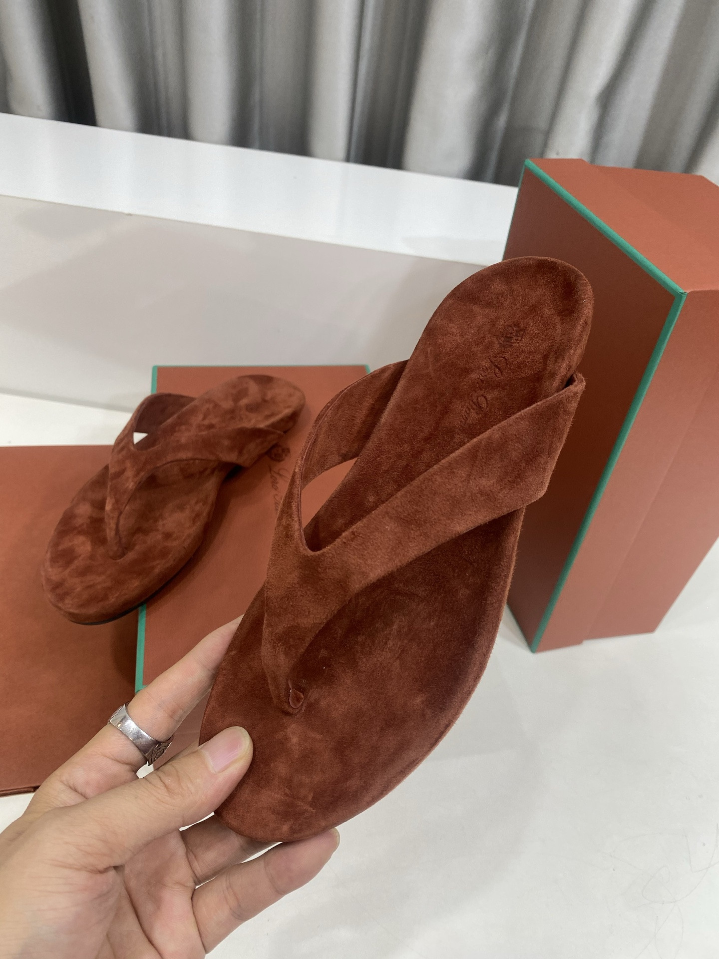 ua L0r0 P1ana ida sandal