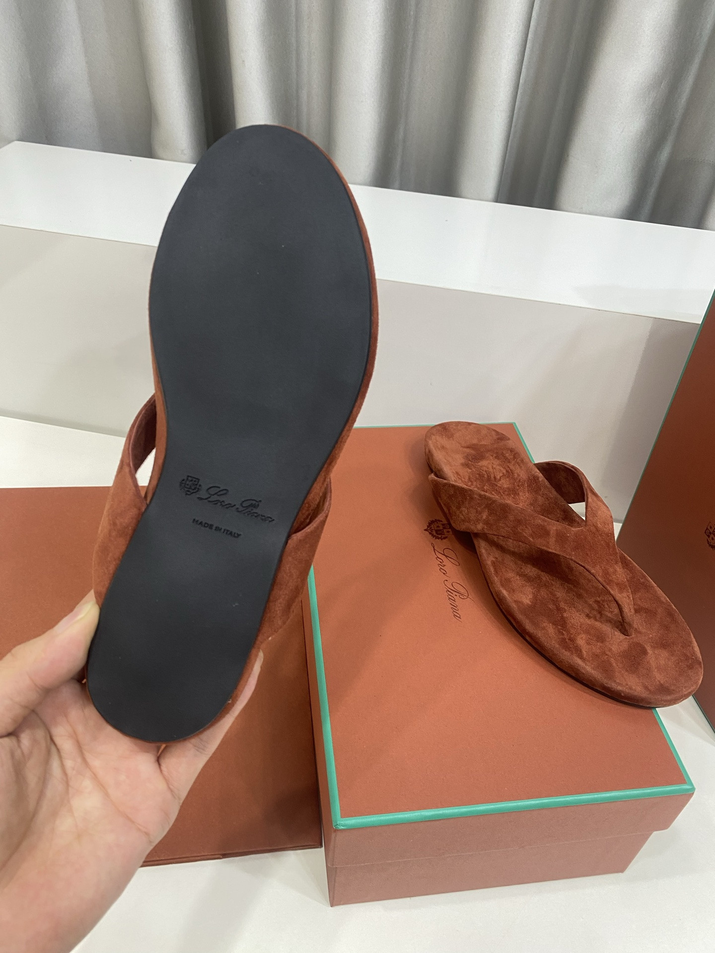 ua L0r0 P1ana ida sandal