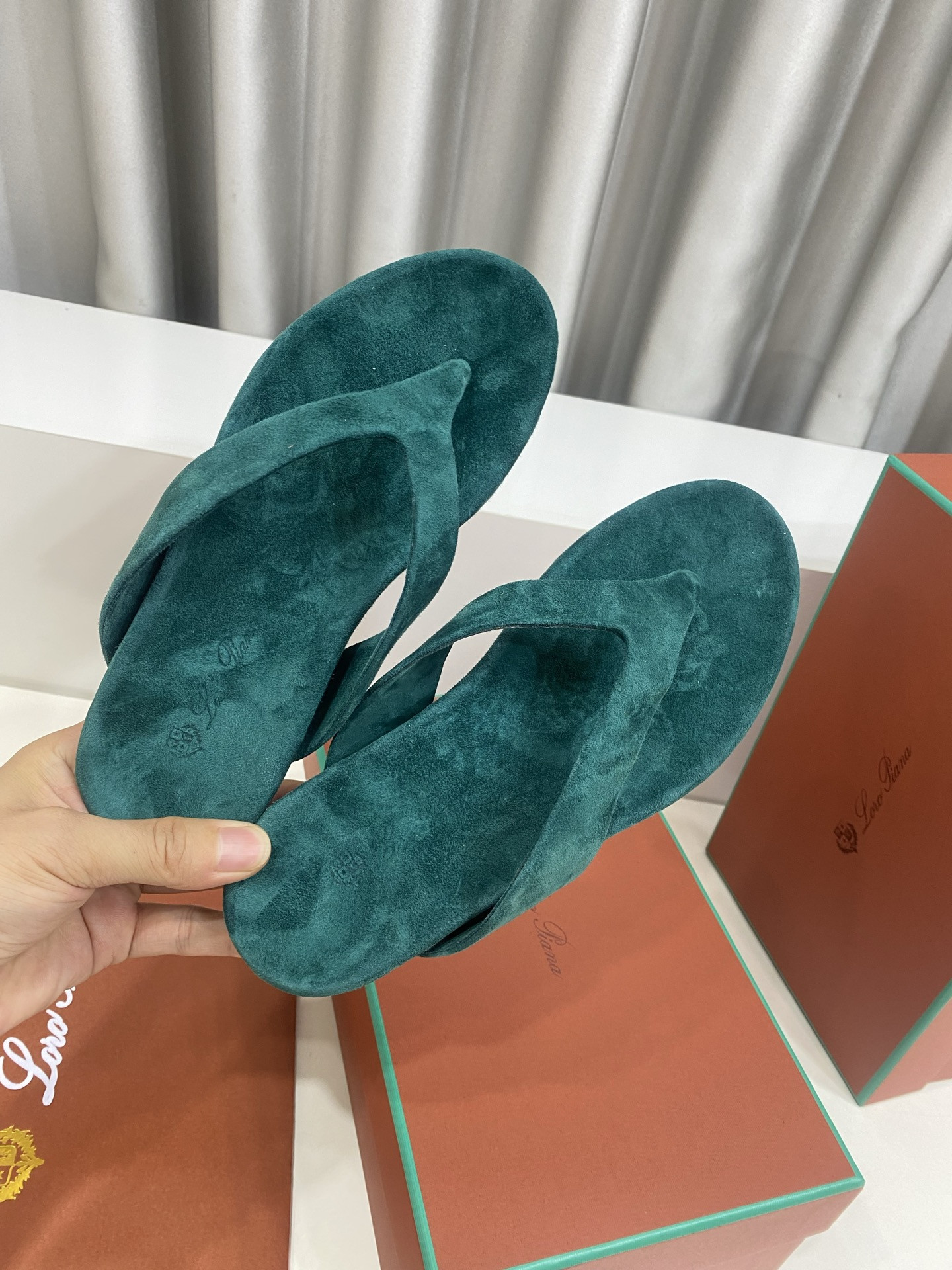 ua L0r0 P1ana ida sandal