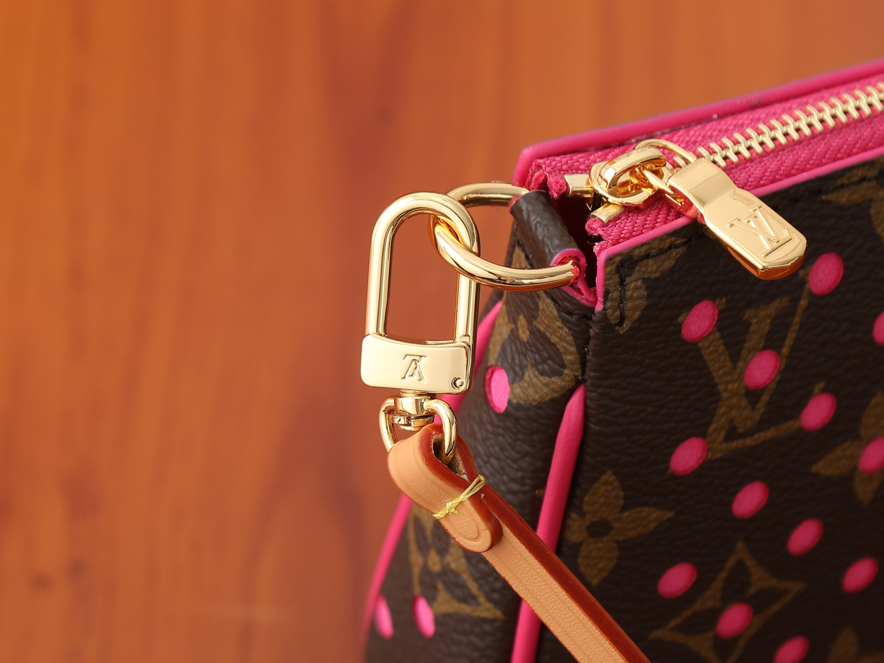 LV Accessory Pouch M29001 22x13x4cm