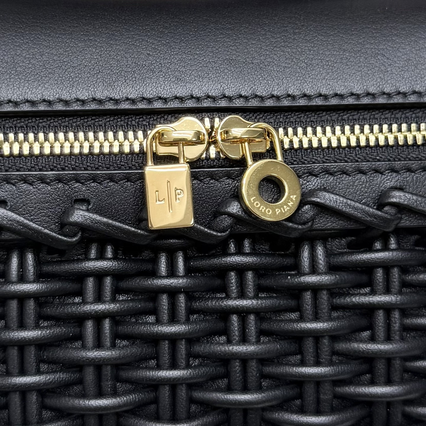 Loro Piana Extra Pocket L19 19 x 11.5 x 7cm