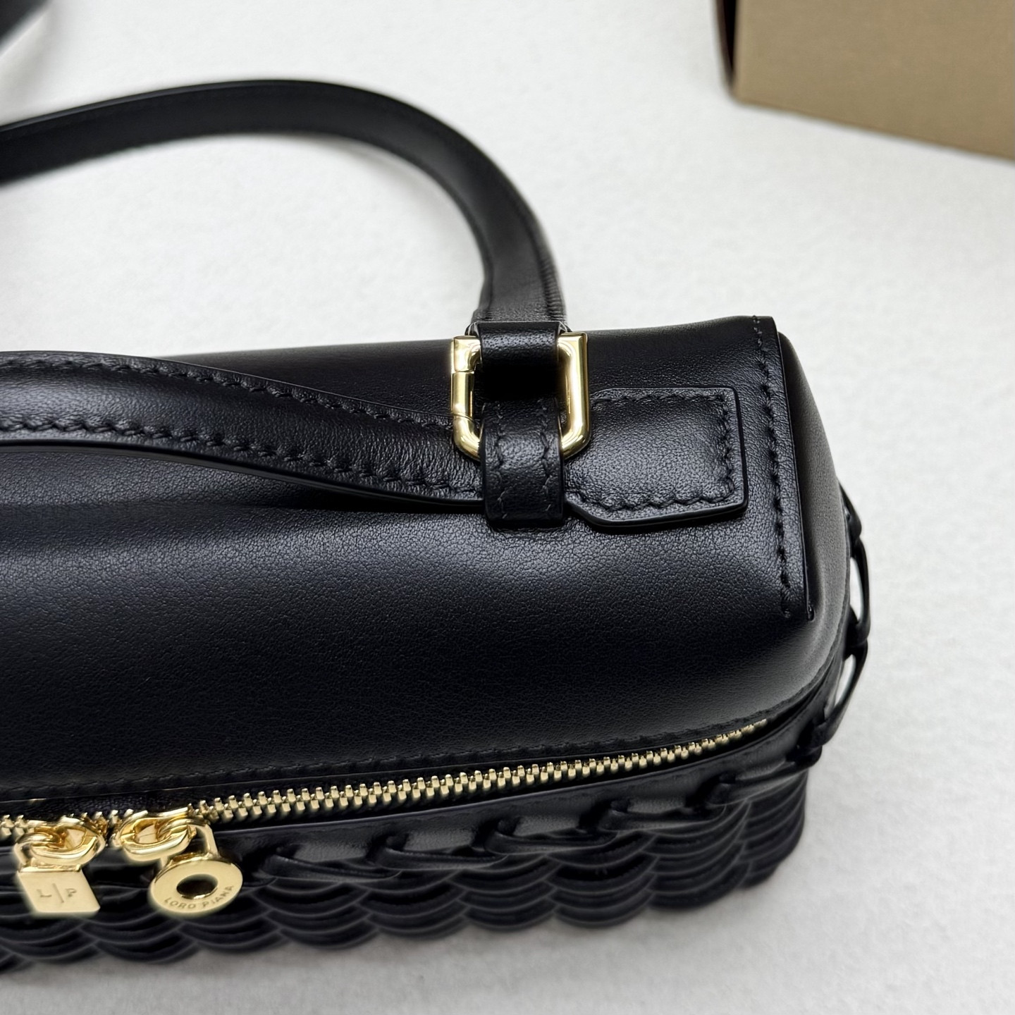 Loro Piana Extra Pocket L19 19 x 11.5 x 7cm
